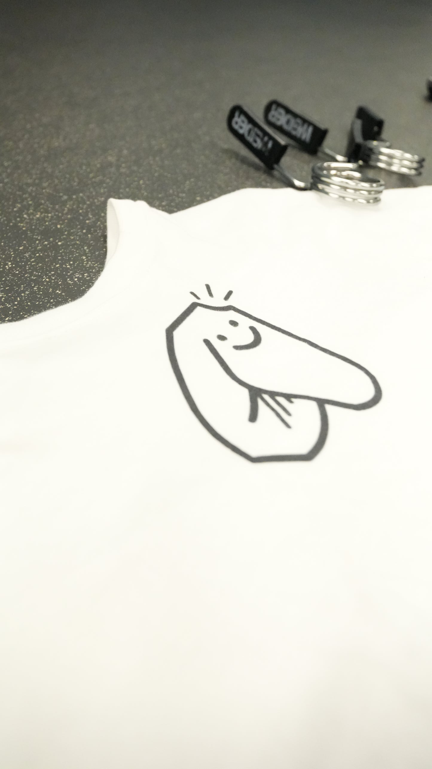 deezneez logo tee